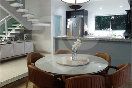 Casa para alugar com 4 quartos, sendo 3 suítes,  no condomínio Figueira Garden, Atibaia - SP