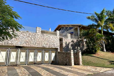 Casa à venda com 4 quartos, sendo 3 suítes,  no condomínio Terras de Santa Teresa, Itupeva - SP