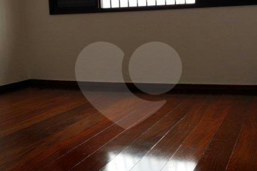 Sobrado à venda com 4 quartos, sendo 1 suíte, em Vila Nova Cachoeirinha, São Paulo, SP