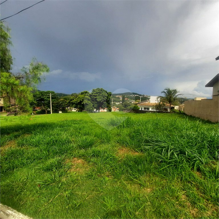 Lindo terreno de 450m², localizado no Condomínio Vilaggio Caprirccio
