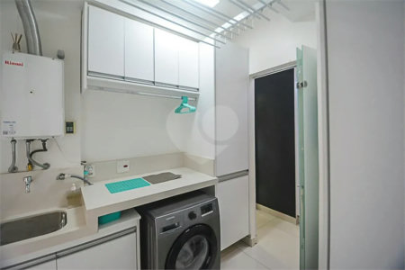 Espaço, conforto e uma localização privilegiada fazem deste apartamento mobiliado no Baeta Neves, em São Bernardo do Campo, uma excelente opção para seu novo lar. Com 118 m², três dormitórios e quatro banheiros, o imóvel oferece ambientes amplos para acomodar a família e receber amigos com comodidad