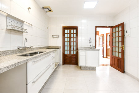 Casa à venda ou para alugar com 4 suítes no condomínio Vila das Emboabas, São Paulo - SP