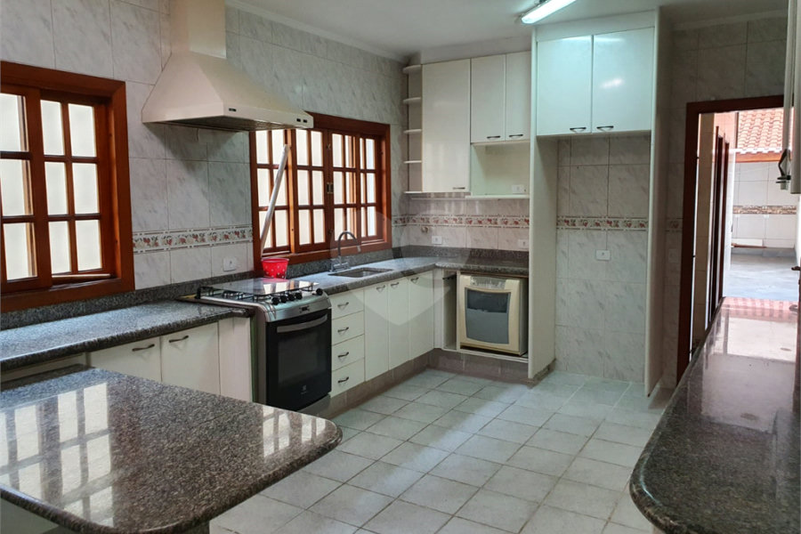 Sobrado à venda com 4 quartos, sendo 2 suítes, em Tremembé, São Paulo, SP