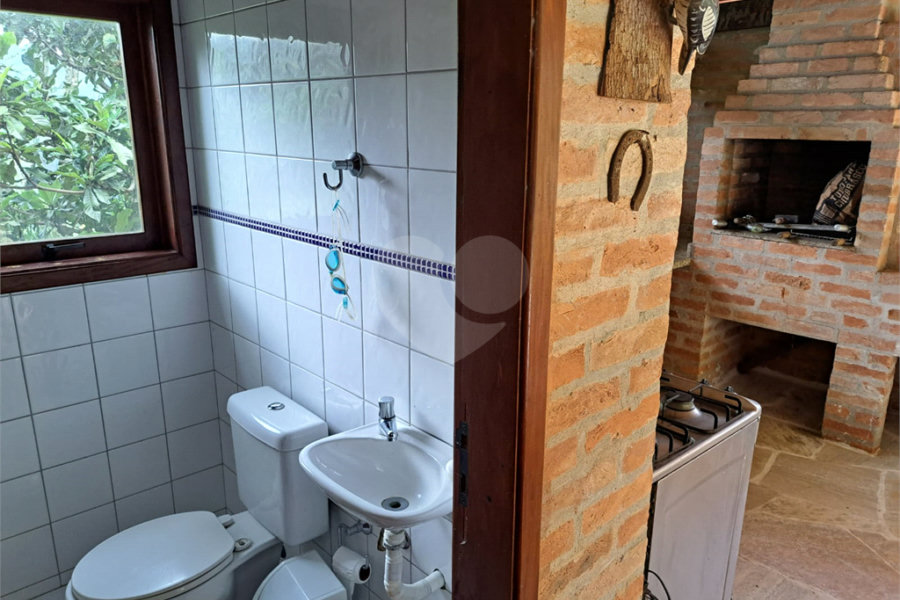 Casa à venda ou para alugar com 3 quartos, sendo 1 suíte,  no condomínio Parque Petrópolis 4 Secção, Mairiporã - SP