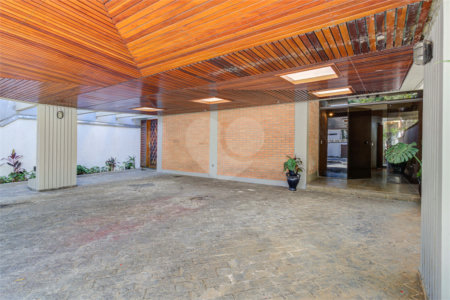 Casa à venda com 5 quartos, sendo 3 suítes, em Alto da Boa Vista, São Paulo, SP