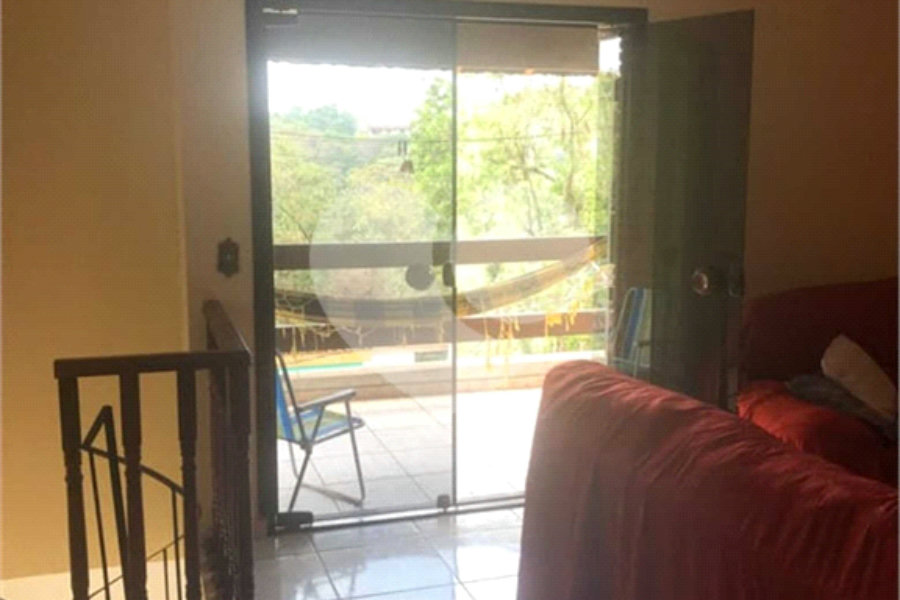 Casa à venda com 3 quartos, sendo 1 suíte, no condomínio Iara Branca, Mairiporã - SP