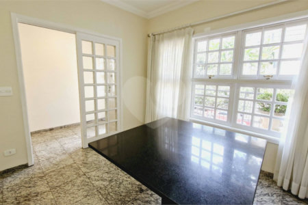 Casa à venda com 4 suítes no condomínio Jardim Vitória Régia, São Paulo - SP