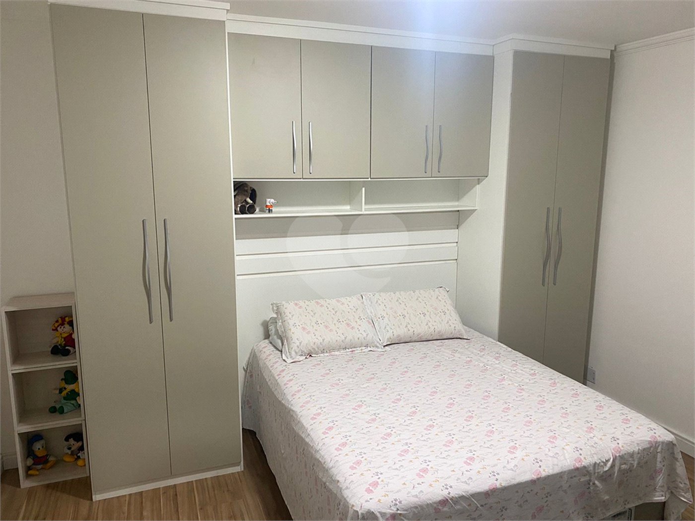Casa à venda com 3 suítes em Vila Oceania, Poá, SP