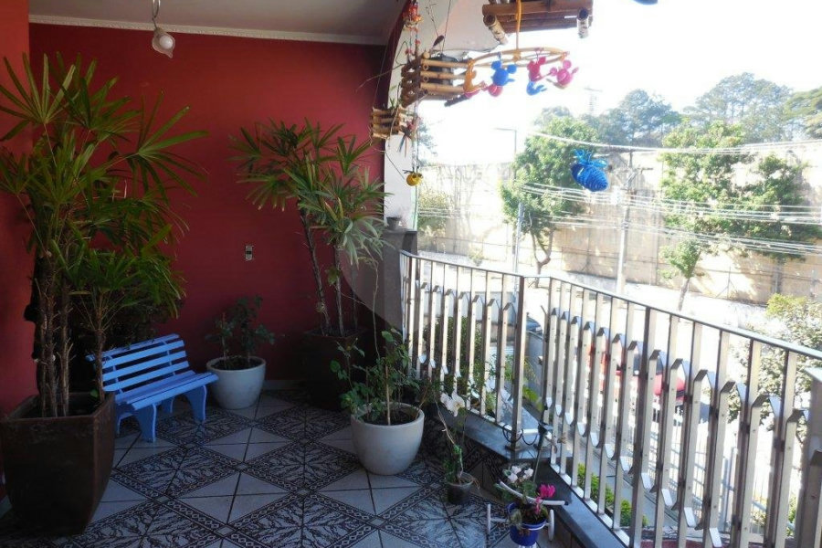 Sobrado à venda com 4 quartos, sendo 3 suítes, em Vila Gustavo, São Paulo, SP