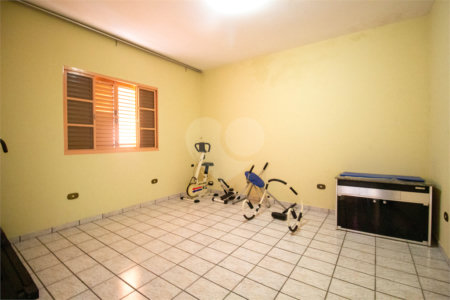 Sobrado à venda com 5 quartos, sendo 1 suíte,  em Jardim Villaça, São Roque, SP