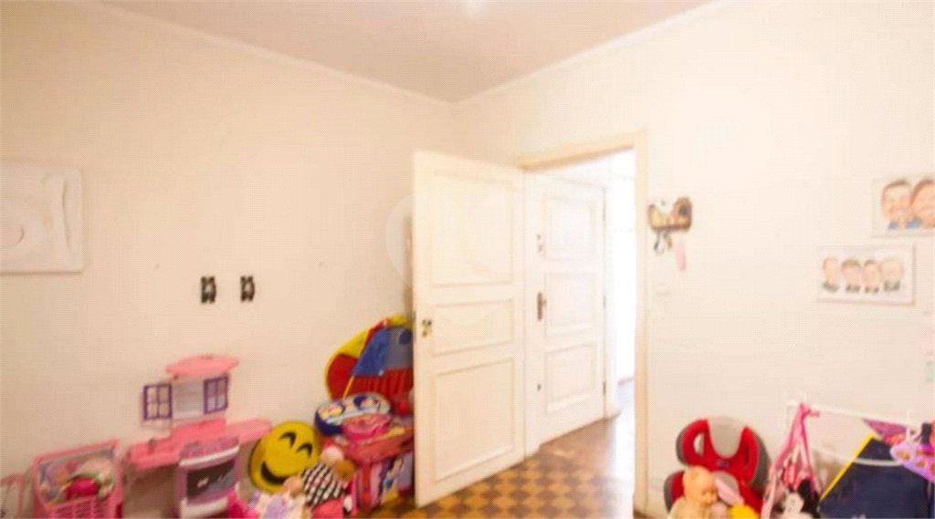Sobrado à venda com 6 quartos, sendo 1 suíte, em Parque Maria Helena, São Paulo, SP