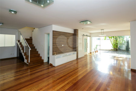 Casa à venda com 3 suítes no condomínio Villaggio Belvedere, São Paulo - SP