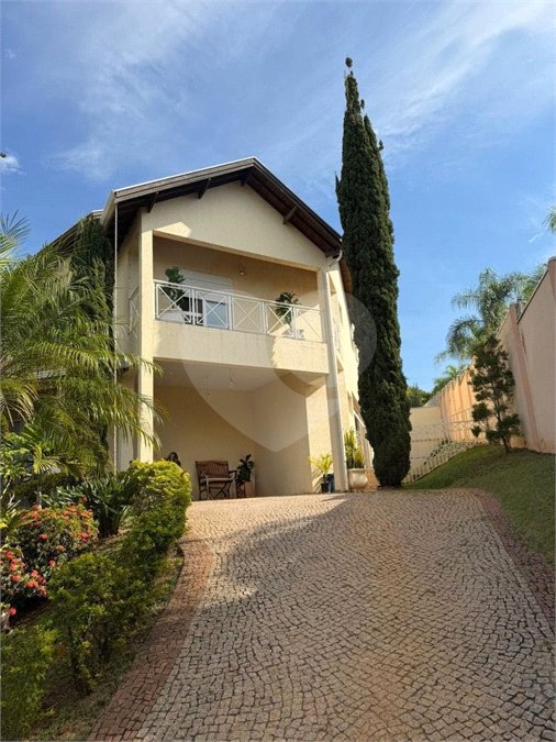 Casa à venda com 4 quartos, sendo 2 suítes, no condomínio Milennium, Valinhos - SP