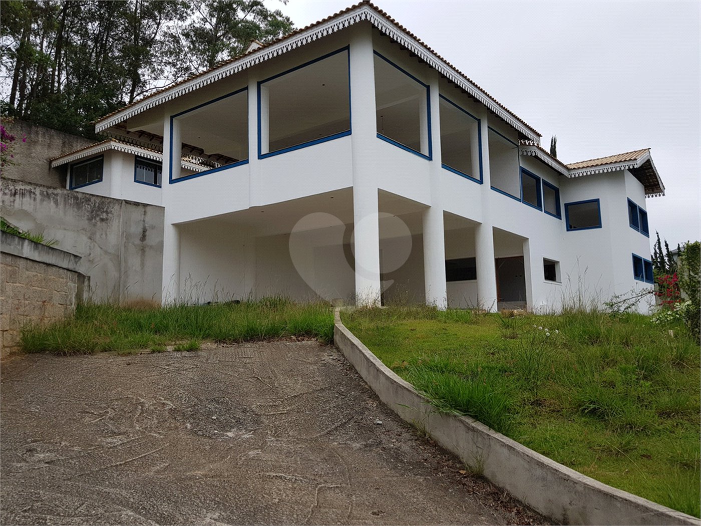 Casa à venda com 4 suítes no condomínio Suíça da Cantareira, Mairiporã - SP