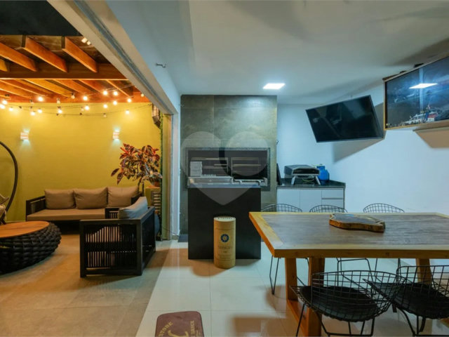 Sobrado à venda com 4 quartos, sendo 3 suítes,  em Brooklin, São Paulo, SP