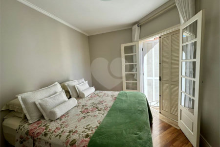 Casa à venda com 3 quartos, sendo 1 suíte, no condomínio Villagio Staluccia, São Paulo - SP