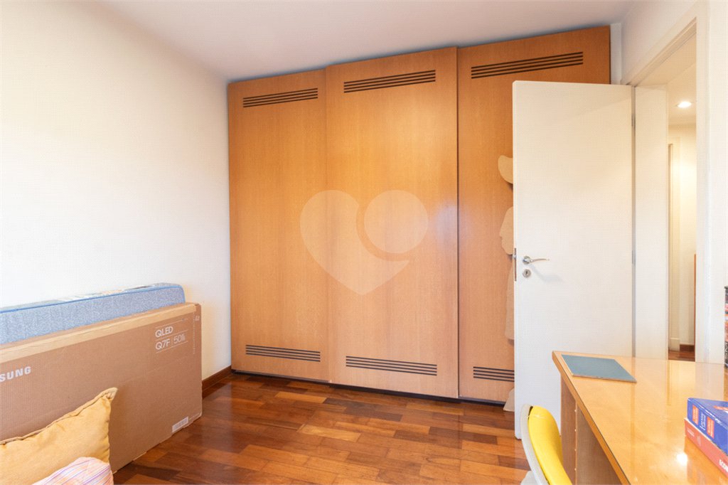 Apartamento à venda com 4 quartos, sendo 2 suítes,  em Alto de Pinheiros, São Paulo, SP