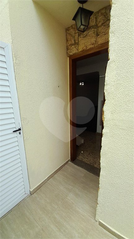 Casa à venda com 3 quartos, sendo 1 suíte, no condomínio Residencial Jardins, São Bernardo do Campo - SP