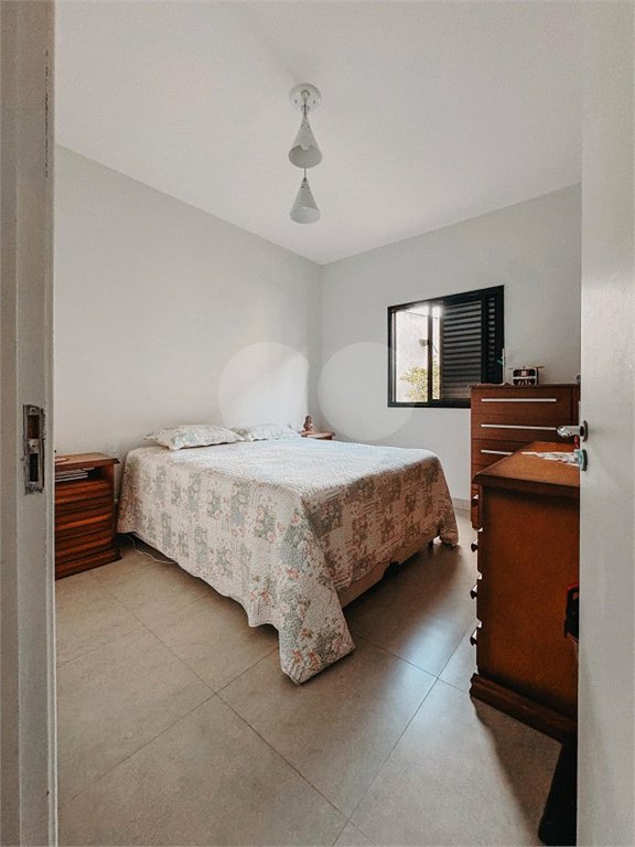Casa à venda com 3 quartos, sendo 1 suíte, no condomínio Residencial Marchant Buarque, Atibaia - SP