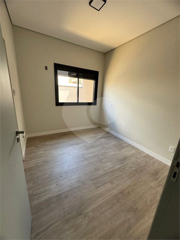Casa à venda com 3 quartos, sendo 1 suíte, no condomínio Reserva Central Parque, Salto - SP