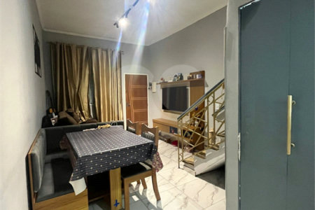 Casa em condomínio à venda com 2 quartos em Vila Araguaia, São Paulo, SP