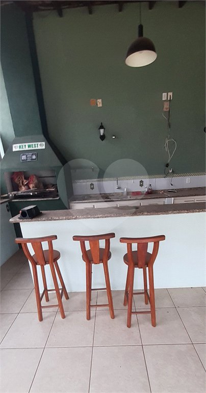 Casa à venda com 5 quartos, sendo 1 suíte, no Centro, Bom Jesus dos Perdões, SP