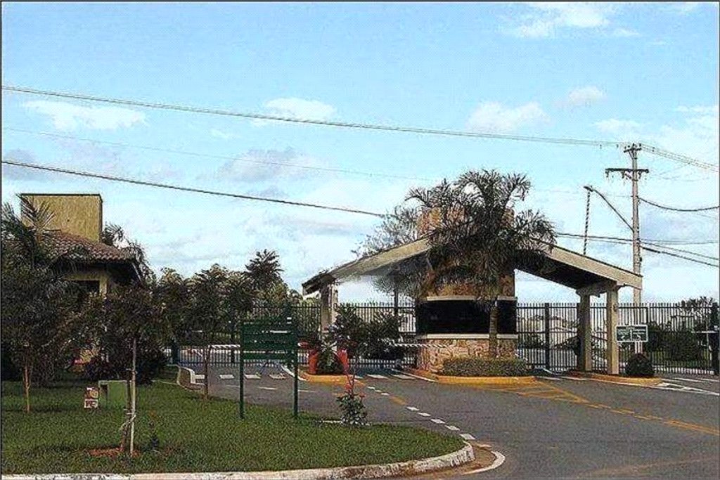 Casa à venda com 3 quartos, sendo 1 suíte, no condomínio Residencial Delle Stelle, Louveira - SP