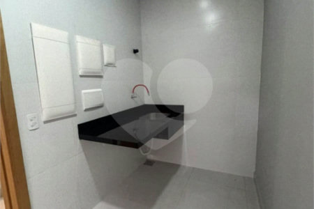 Casa à venda com 3 quartos, sendo 1 suíte, no condomínio Jardim Laguna, Indaiatuba - SP