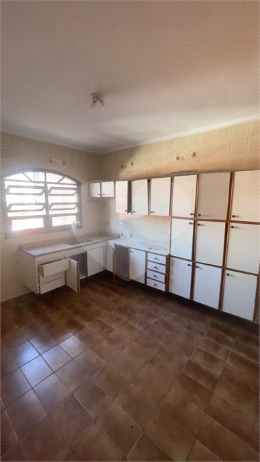 Sobrado à venda com 4 quartos, sendo 1 suíte,  em Jardim Ester Yolanda, São Paulo, SP
