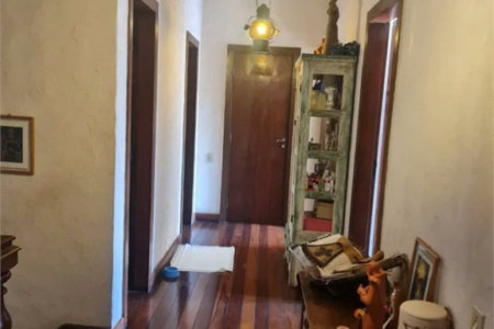 Casa à venda com 5 quartos, sendo 2 suítes, em Jardim Morumbi, São Paulo, SP