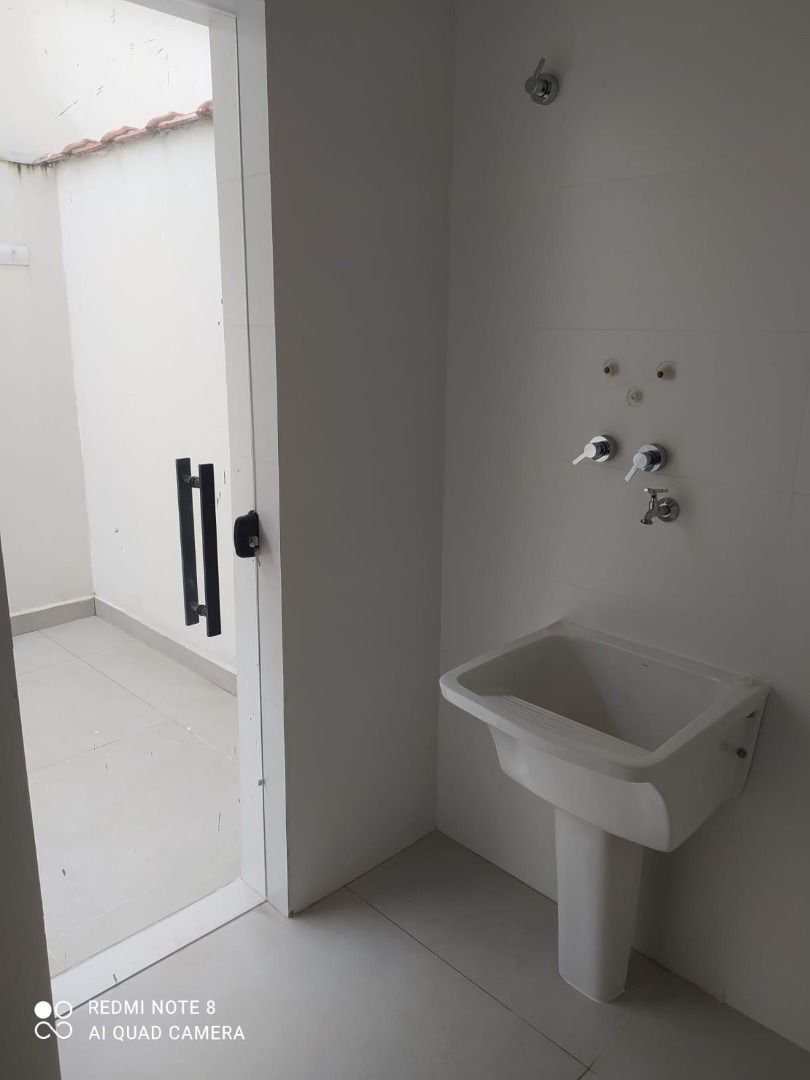 Sobrado com 3 dormitórios à venda, 107 m² por R$ 825.000,00 - Estuário - Santos/SP