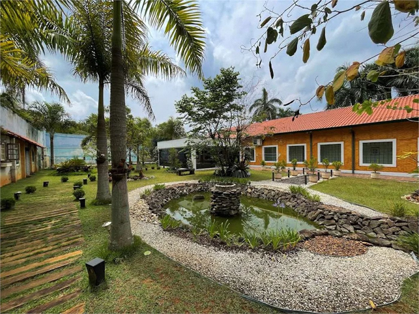 Casa à venda com 4 suítes no condomínio Miollo da Granja, Cotia - SP