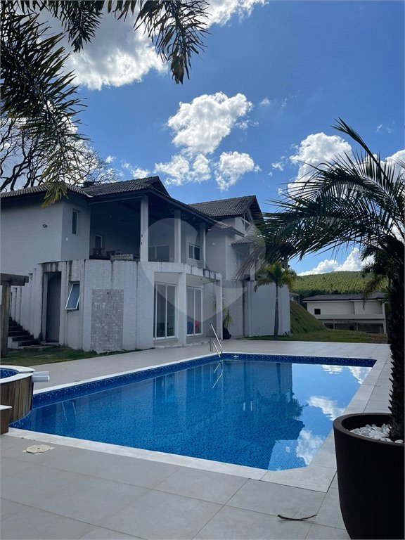 Casa à venda com 4 suítes no condomínio Jardim das Palmeiras, Bragança Paulista - SP