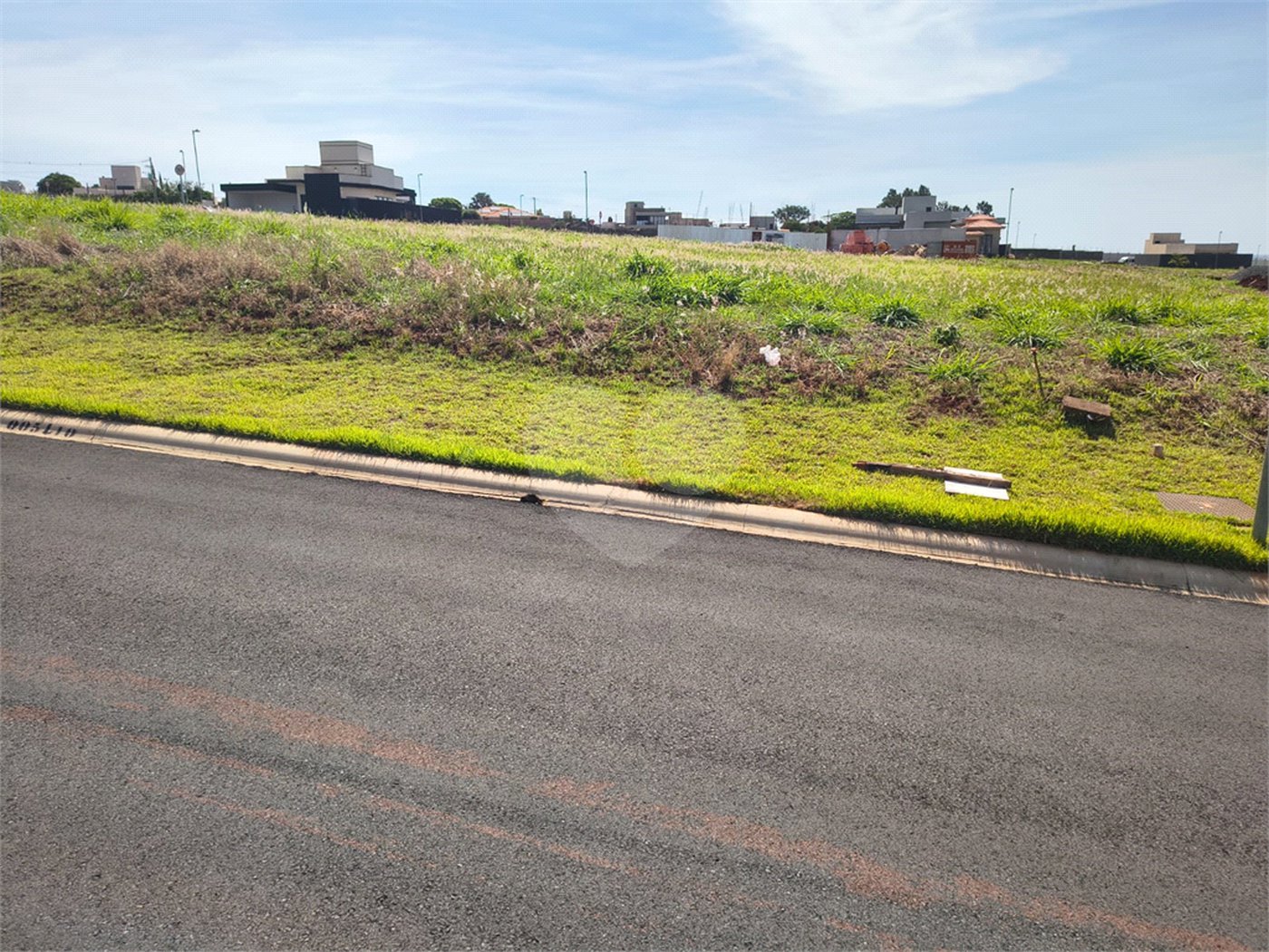 Terreno à venda no condomínio Riviera Village Cravinhos, Cravinhos - SP