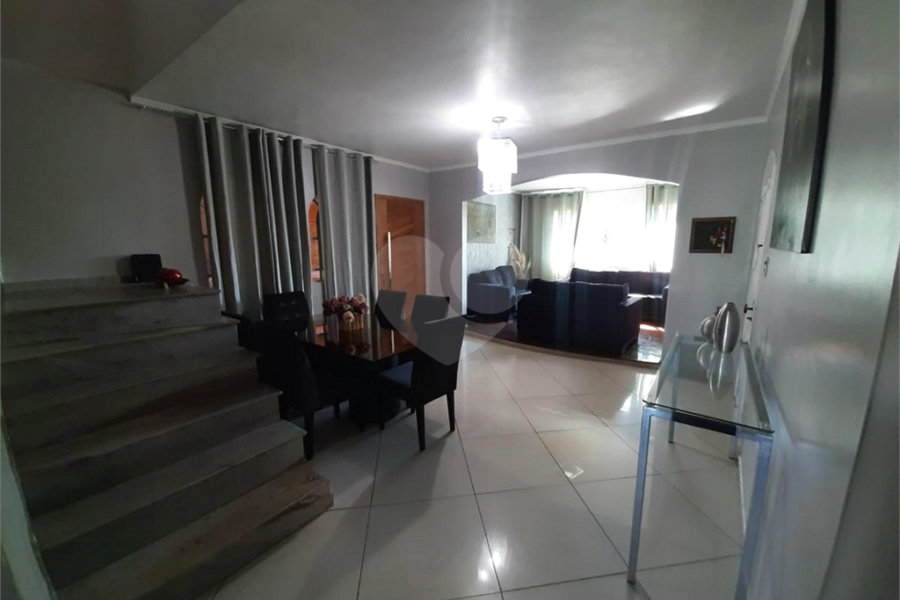 Sobrado à venda com 4 quartos, sendo 2 suítes, em Tremembé, São Paulo, SP