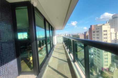 Apartamento à venda com 4 quartos, sendo 3 suítes, em Aclimação, São Paulo, SP