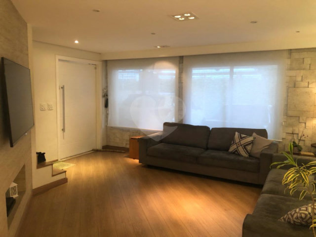 Sobrado à venda com 3 quartos, sendo 2 suítes, em Vila Nivi, São Paulo, SP