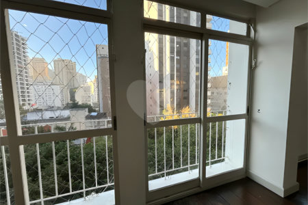 Apartamento à venda com 3 quartos, sendo 1 suíte, em Cerqueira César, São Paulo, SP