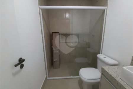 Sobrado à venda com 4 quartos, sendo 3 suítes, em Vila Paulicéia, São Paulo, SP