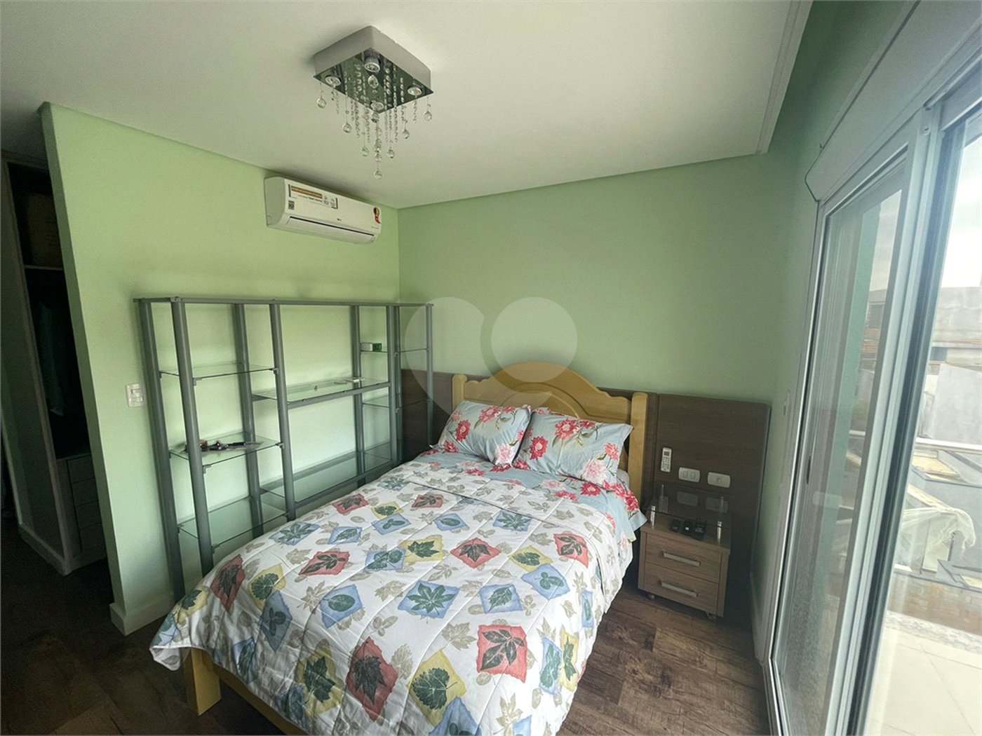 Casa à venda com 1 quarto, sendo 3 suítes, no condomínio Aruã Brisas I, Mogi das Cruzes - SP