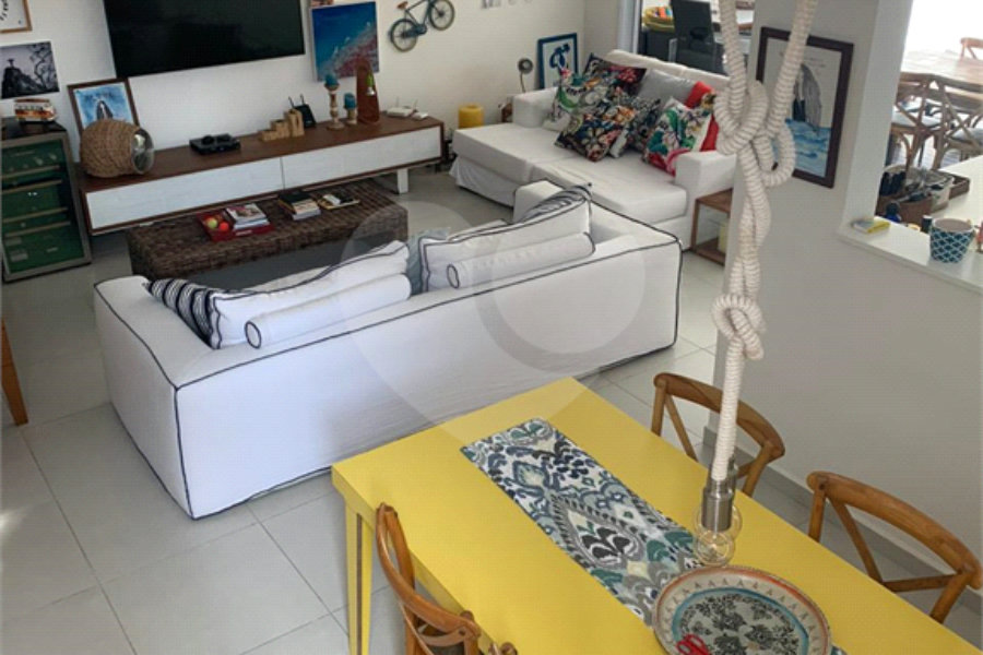 Casa à venda com 4 quartos, sendo 3 suítes, no condomínio Residencial Vila Esmeralda, São Sebastião - SP