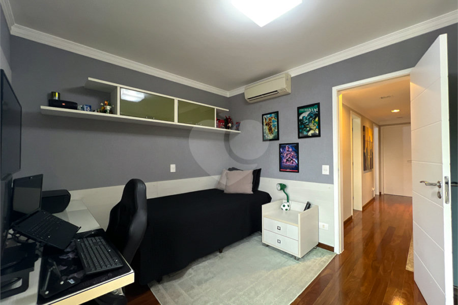 Casa à venda com 4 quartos, sendo 2 suítes,  no condomínio Floradas da Serra, São Paulo - SP