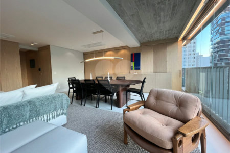 Apartamento à venda com 2 suítes em Vila Nova Conceição, São Paulo, SP
