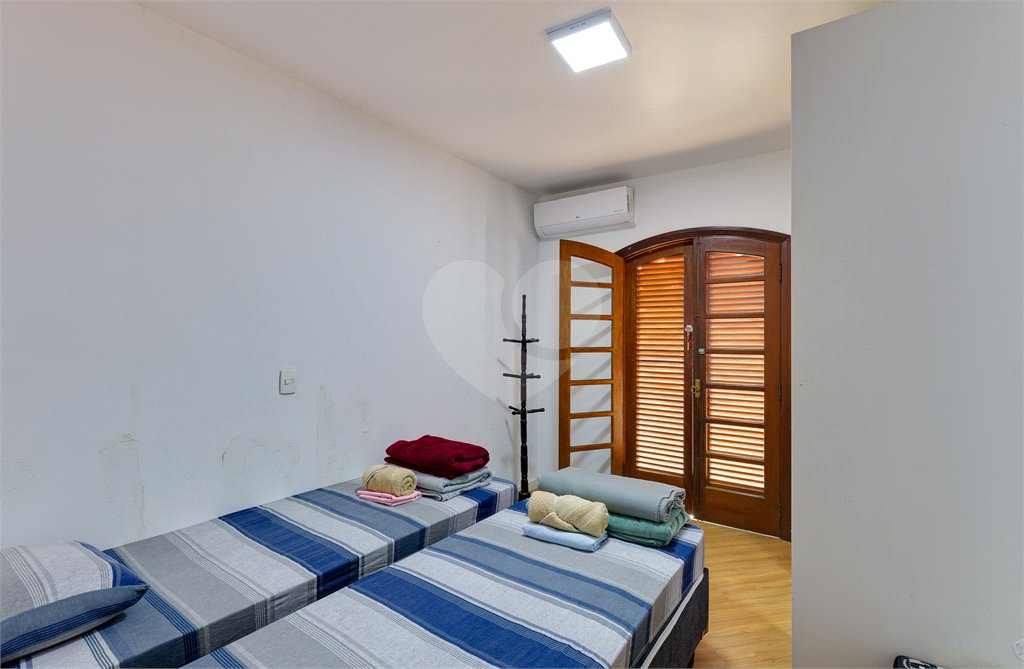 Casa Térrea à venda com 5 quartos, sendo 2 suítes, em Alto da Boa Vista, São Paulo, SP