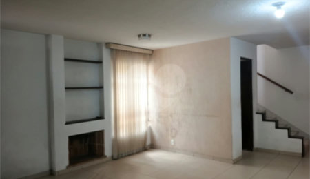 Sobrado à venda com 4 quartos, sendo 2 suítes,  em Interlagos, São Paulo, SP