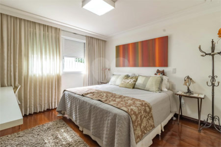 Casa à venda com 5 quartos, sendo 4 suítes, em Alto da Lapa, São Paulo, SP