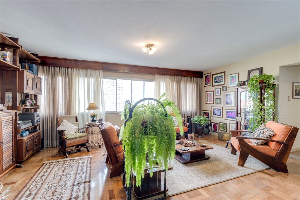 Apartamento à venda com 4 quartos, sendo 1 suíte,  em Chácara Santo Antônio, São Paulo, SP