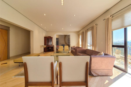 Apartamento à venda ou para alugar com 4 quartos, sendo 3 suítes, em Moema, São Paulo, SP