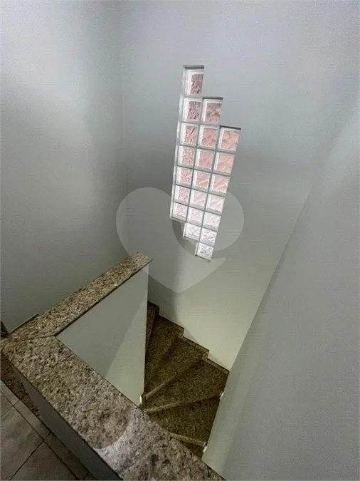 Sobrado com 4 dormitórios, 2 suítes, closet, varandas, escritório, jardim de inverno, espaço gourmet com churrasqueira e fogão a lenha e 3 vagas.