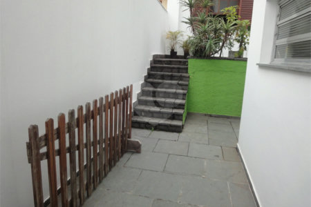 Sobrado à venda com 4 quartos, sendo 3 suítes, em Jardim São Bento, São Paulo, SP